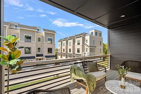 Covered balcony off kitchen/dining area