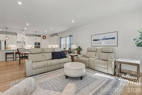 Open Floor plan, great for entertaining