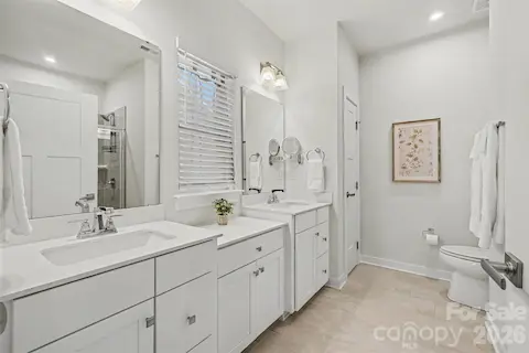 Primary bath, double sinks