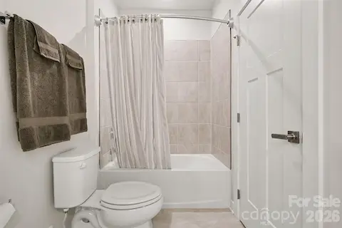Hall bath, connects to second bedroom
