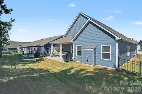 Fenced back yard, maintained for you!