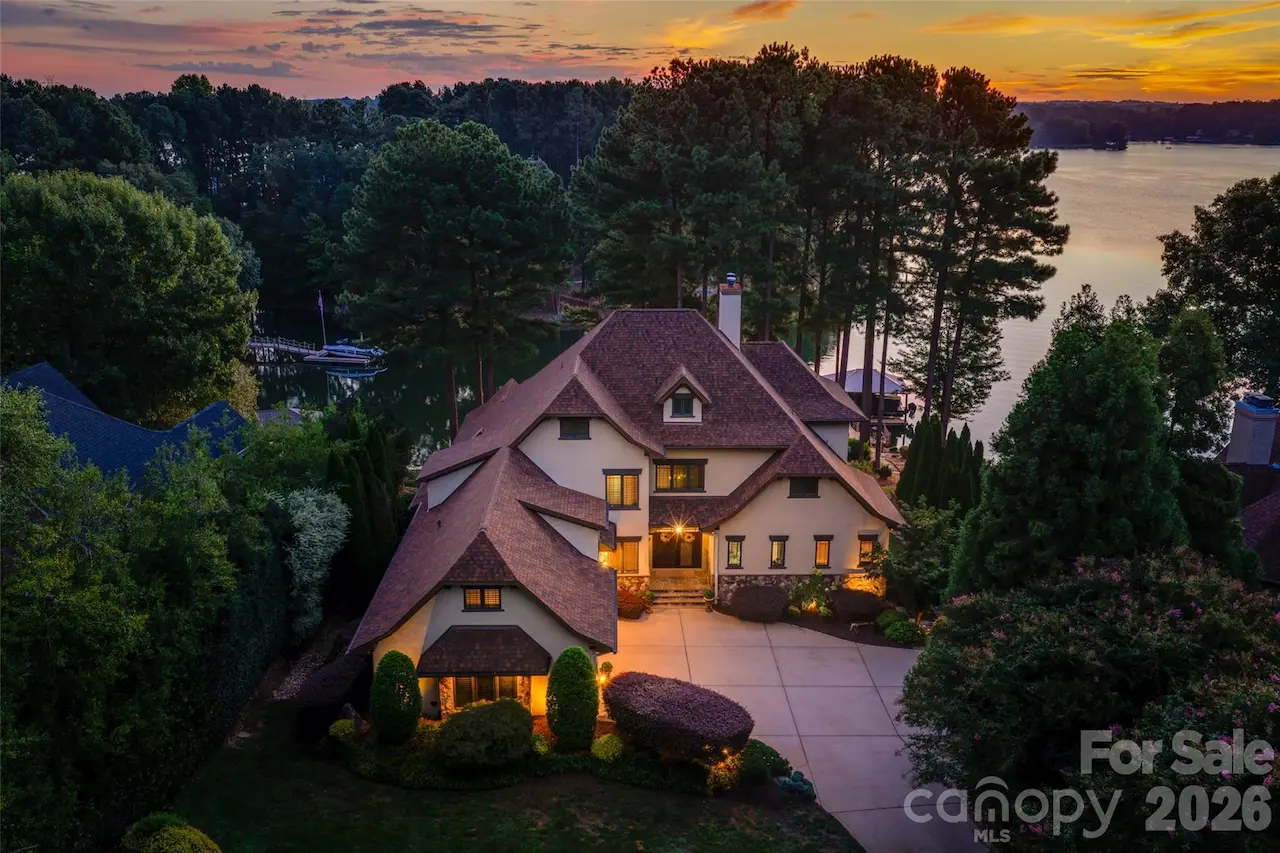 9198 Fair Oak Drive, Sherrills Ford, NC