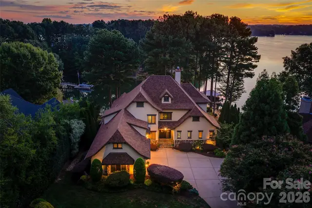 9198 Fair Oak Drive, Sherrills Ford, NC