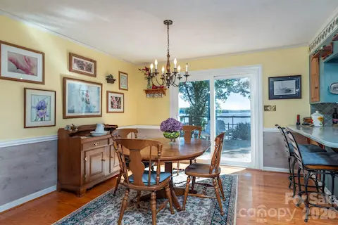 Breakfast area overlooking Lake Norman